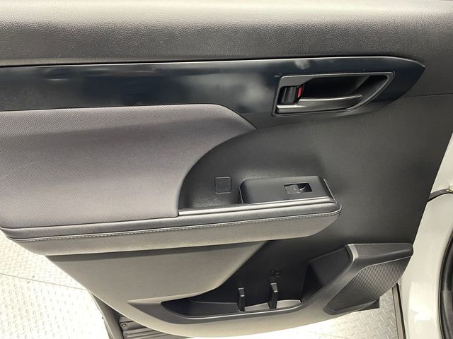 2023 Toyota Highlander L FWD - 22925500 - 31