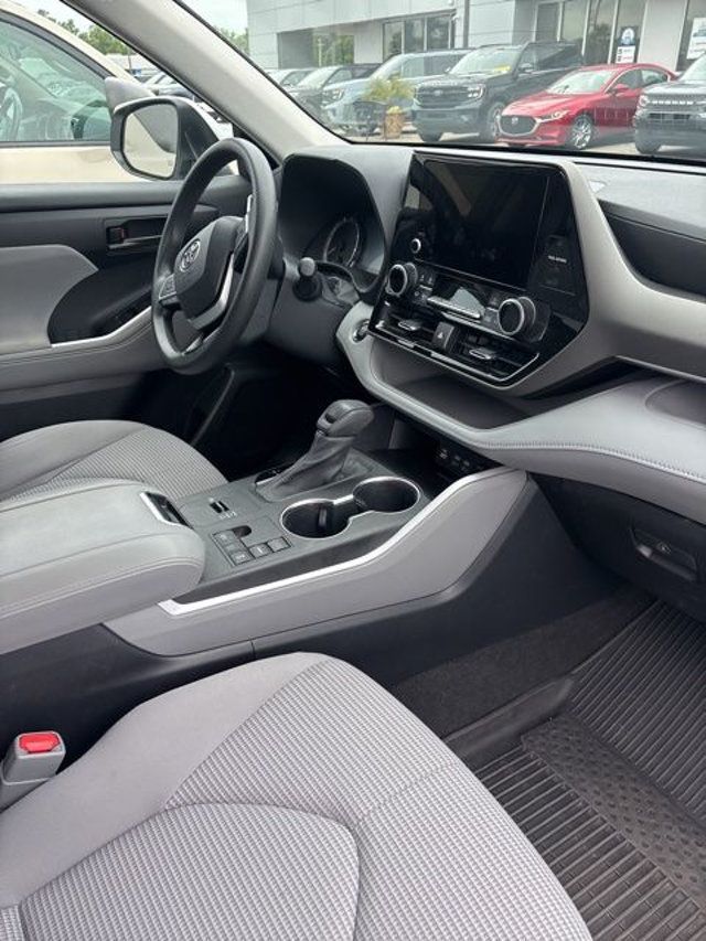 2023 Toyota Highlander L FWD - 23021835 - 11