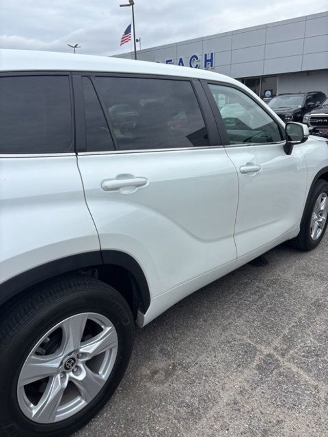 2023 Toyota Highlander L FWD - 23021835 - 8