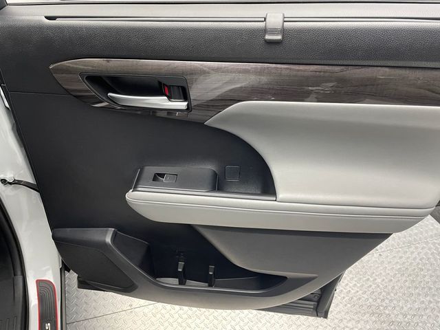 2023 Toyota Highlander Limited AWD - 22947932 - 35