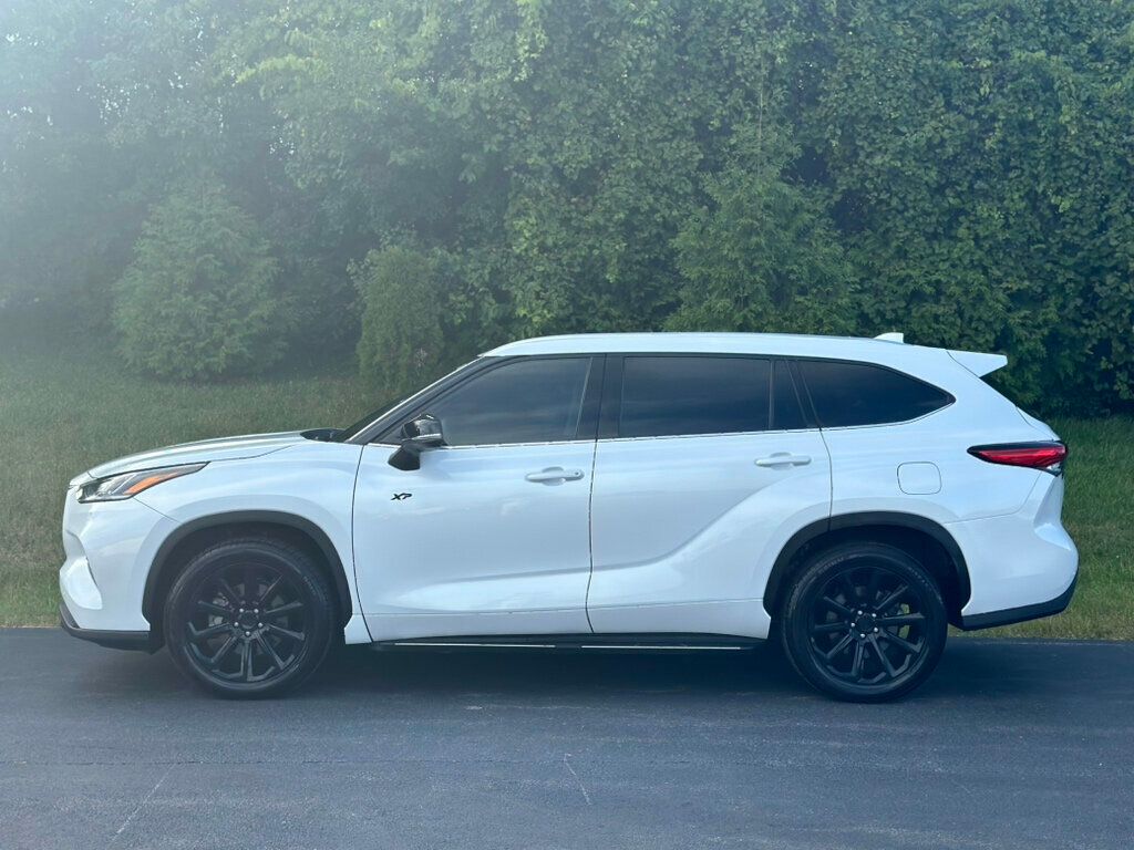 2023 Toyota Highlander Limited photo 2