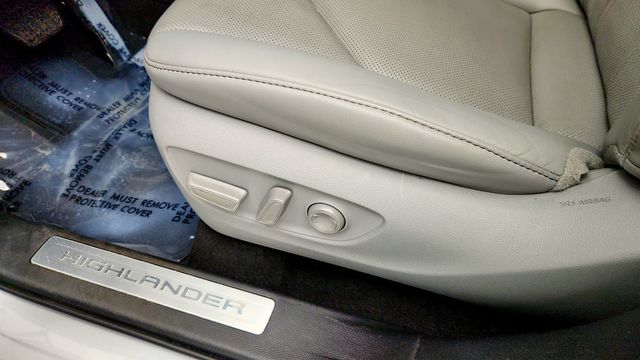 2023 Toyota Highlander Limited FWD - 23094543 - 11