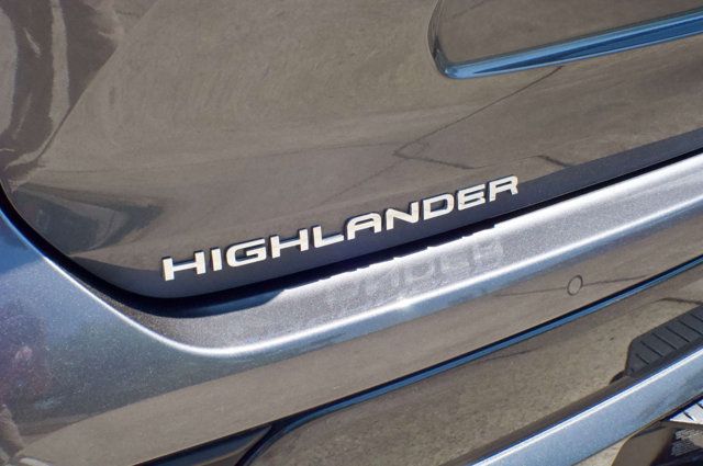 2023 Toyota Highlander LocalTrade/Hybrid-Limited-AWD/Heated&CooledSeats/2ndRowCaptains - 23013577 - 9