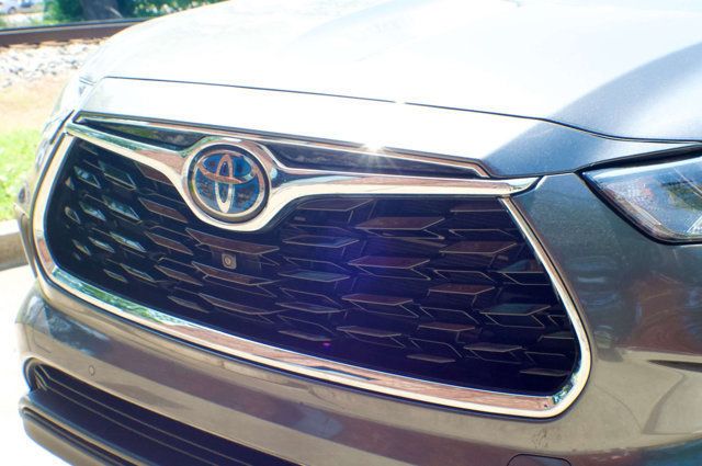 2023 Toyota Highlander LocalTrade/Hybrid-Limited-AWD/Heated&CooledSeats/2ndRowCaptains - 23013577 - 12
