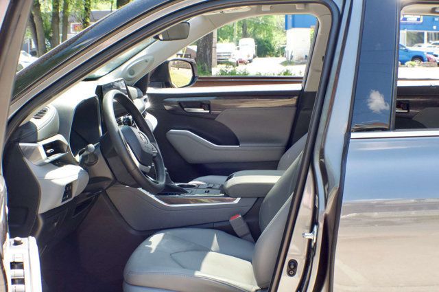2023 Toyota Highlander LocalTrade/Hybrid-Limited-AWD/Heated&CooledSeats/2ndRowCaptains - 23013577 - 18