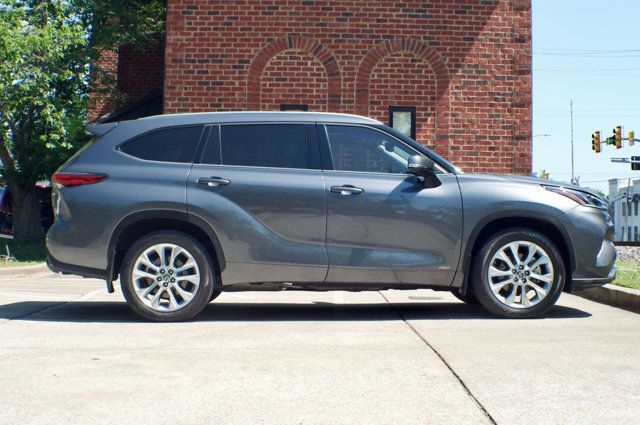 2023 Toyota Highlander LocalTrade/Hybrid-Limited-AWD/Heated&CooledSeats/2ndRowCaptains - 23013577 - 3