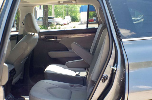 2023 Toyota Highlander LocalTrade/Hybrid-Limited-AWD/Heated&CooledSeats/2ndRowCaptains - 23013577 - 50