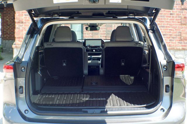 2023 Toyota Highlander LocalTrade/Hybrid-Limited-AWD/Heated&CooledSeats/2ndRowCaptains - 23013577 - 56