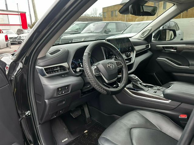 2023 Toyota Highlander LocalTrade/Limited/FWD/2ndRowCaptains/BlindSpotMonitor/NAV - 22967927 - 10