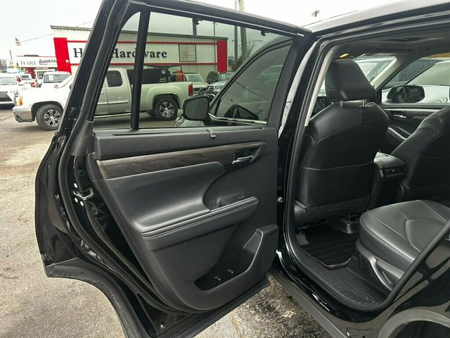 2023 Toyota Highlander LocalTrade/Limited/FWD/2ndRowCaptains/BlindSpotMonitor/NAV - 22967927 - 11