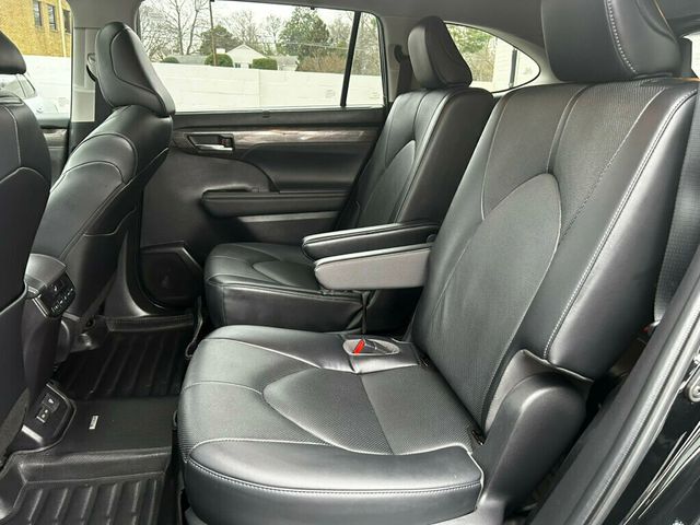 2023 Toyota Highlander LocalTrade/Limited/FWD/2ndRowCaptains/BlindSpotMonitor/NAV - 22967927 - 12