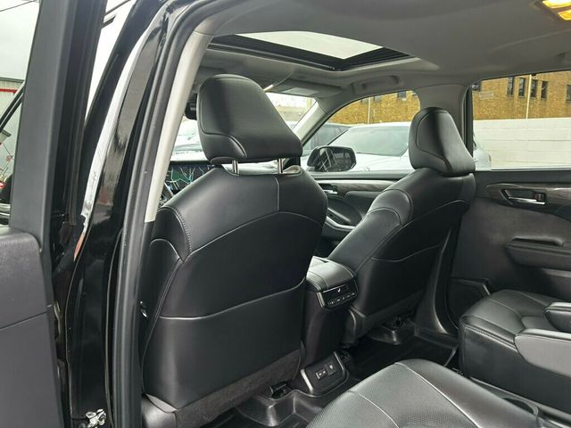 2023 Toyota Highlander LocalTrade/Limited/FWD/2ndRowCaptains/BlindSpotMonitor/NAV - 22967927 - 13