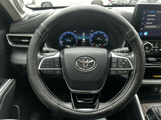 2023 Toyota Highlander LocalTrade/Limited/FWD/2ndRowCaptains/BlindSpotMonitor/NAV - 22967927 - 23
