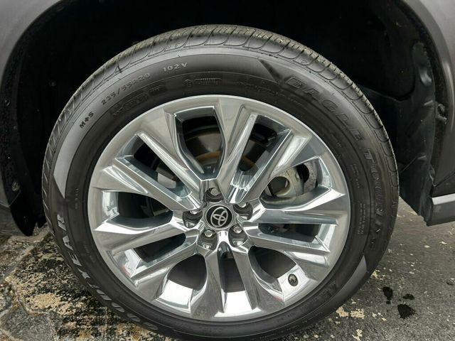 2023 Toyota Highlander LocalTrade/Limited/FWD/2ndRowCaptains/BlindSpotMonitor/NAV - 22967927 - 31