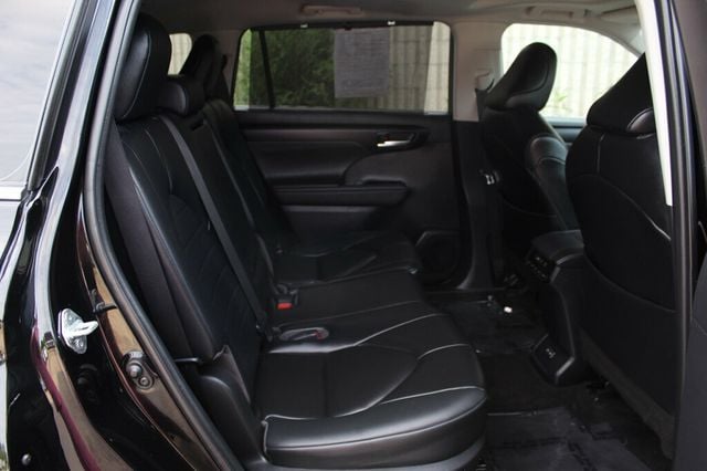 2023 Toyota Highlander ONE OWNER XLE W/ LEATHER, MOONROOF - 23041710 - 9