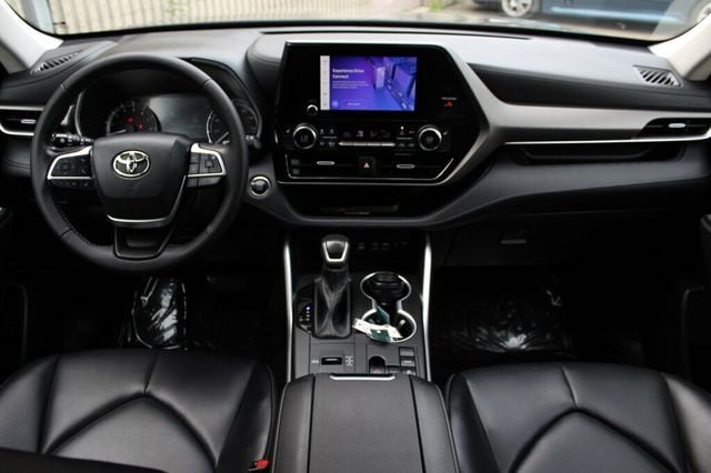 2023 Toyota Highlander ONE OWNER XLE W/ LEATHER, MOONROOF - 23041710 - 12
