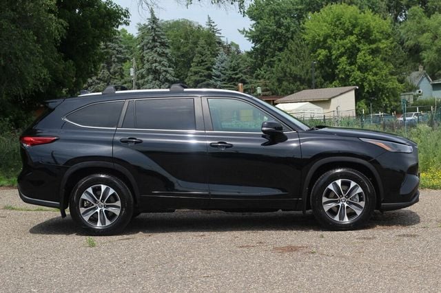 2023 Toyota Highlander ONE OWNER XLE W/ LEATHER, MOONROOF - 23041710 - 1