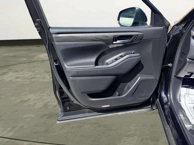 2023 Toyota Highlander Platinum FWD - 23021975 - 18