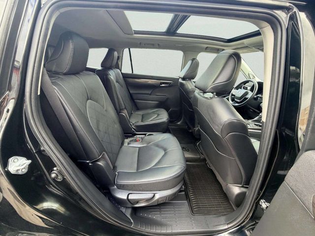 2023 Toyota Highlander Platinum FWD - 23021975 - 31