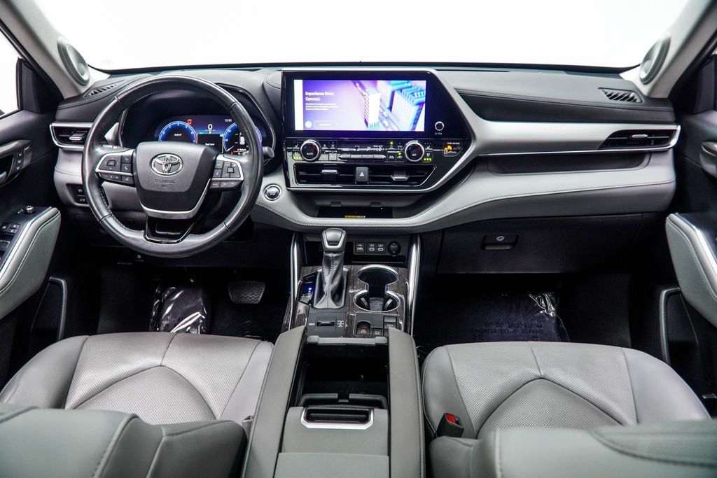 Toyota Highlander photo 5