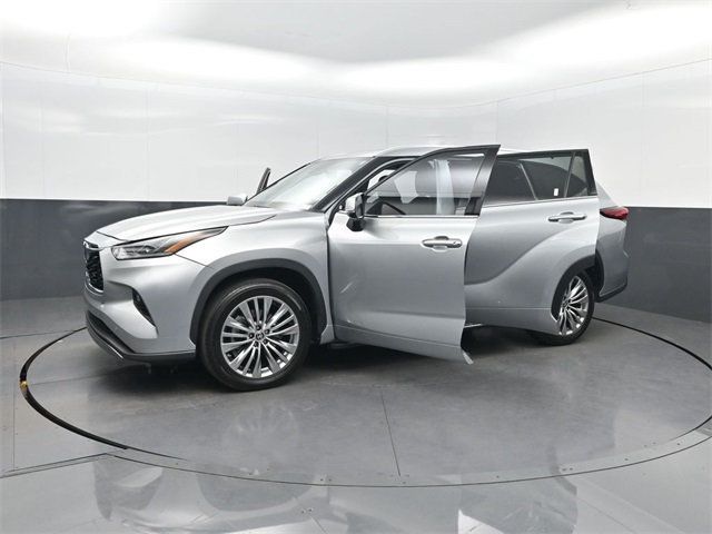 2023 Toyota Highlander Platinum FWD - 22961078 - 37