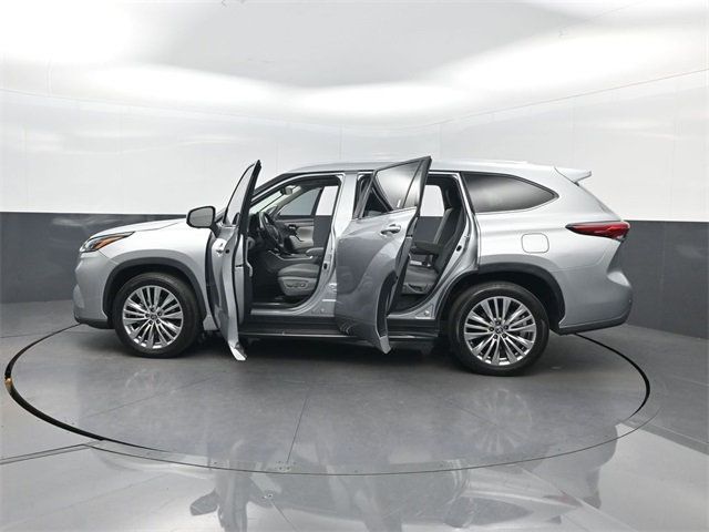 2023 Toyota Highlander Platinum FWD - 22961078 - 40