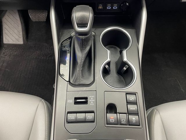 2023 Toyota Highlander XLE AWD - 22939997 - 28
