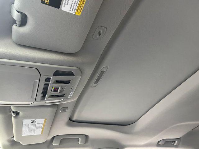 2023 Toyota Highlander XLE AWD - 22939997 - 30