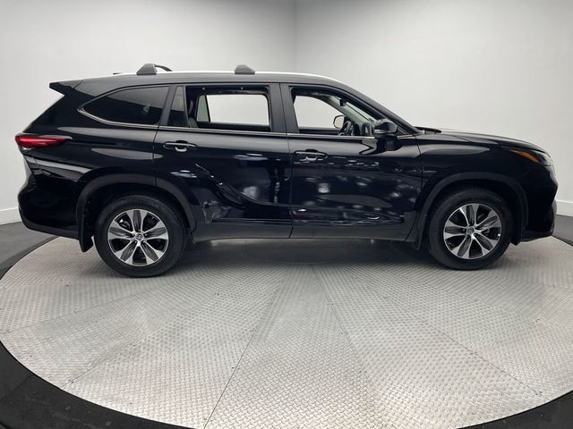 2023 Toyota Highlander XLE AWD - 22942110 - 3