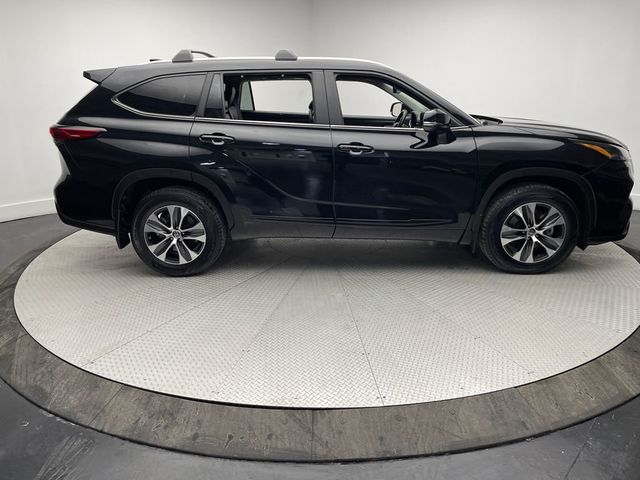 2023 Toyota Highlander XLE AWD - 22983546 - 3