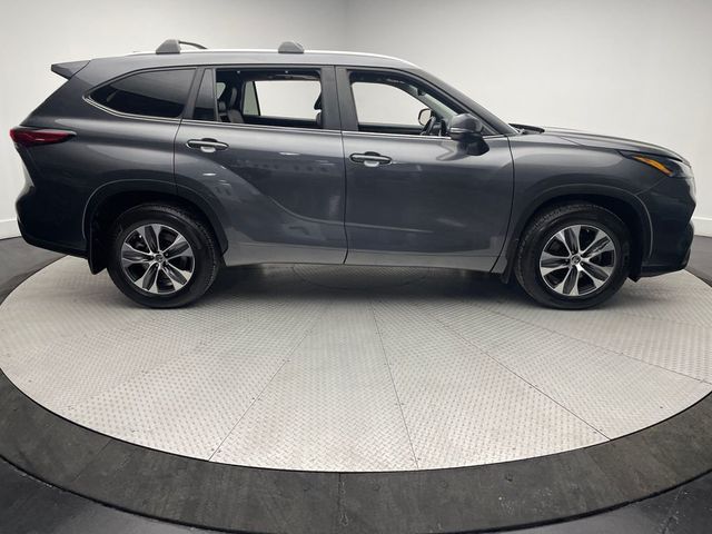 2023 Toyota Highlander XLE AWD - 22992789 - 3