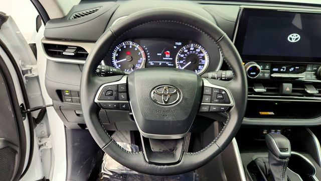 2023 Toyota Highlander XLE AWD with 12.3'' Multimedia Screen - 22978769 - 13