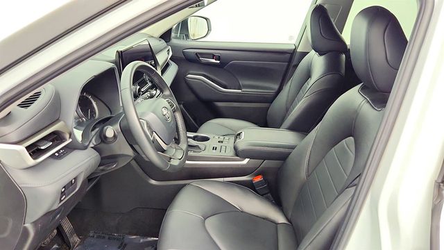 2023 Toyota Highlander XLE AWD with 12.3'' Multimedia Screen - 22978769 - 19