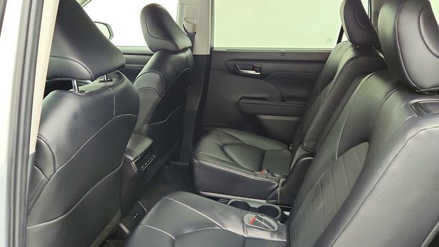 2023 Toyota Highlander XLE AWD with 12.3'' Multimedia Screen - 22978769 - 20