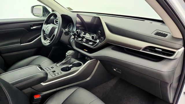 2023 Toyota Highlander XLE AWD with 12.3'' Multimedia Screen - 22978769 - 25