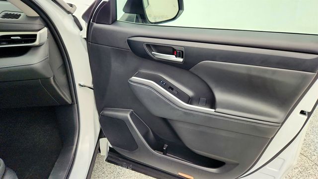 2023 Toyota Highlander XLE AWD with 12.3'' Multimedia Screen - 22978769 - 26