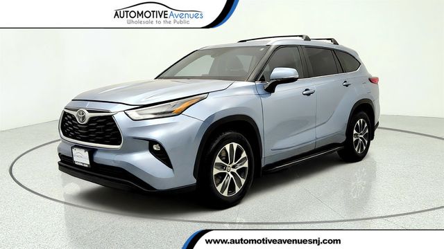 2023 Toyota Highlander XLE AWD w/ Running Boards - 23068941 - 0