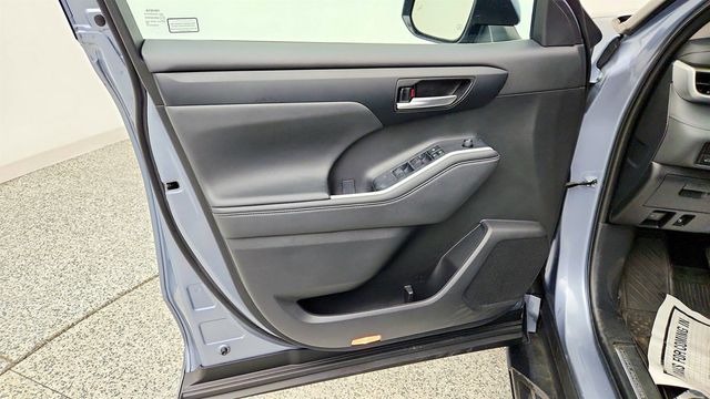 2023 Toyota Highlander XLE AWD w/ Running Boards - 23068941 - 10