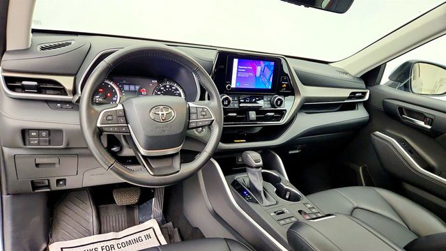 2023 Toyota Highlander XLE AWD w/ Running Boards - 23068941 - 12