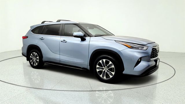 2023 Toyota Highlander XLE AWD w/ Running Boards - 23068941 - 2