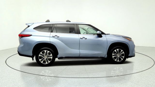 2023 Toyota Highlander XLE AWD w/ Running Boards - 23068941 - 3