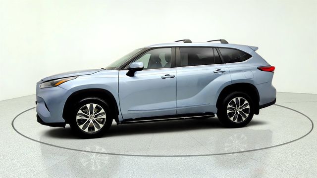 2023 Toyota Highlander XLE AWD w/ Running Boards - 23068941 - 7