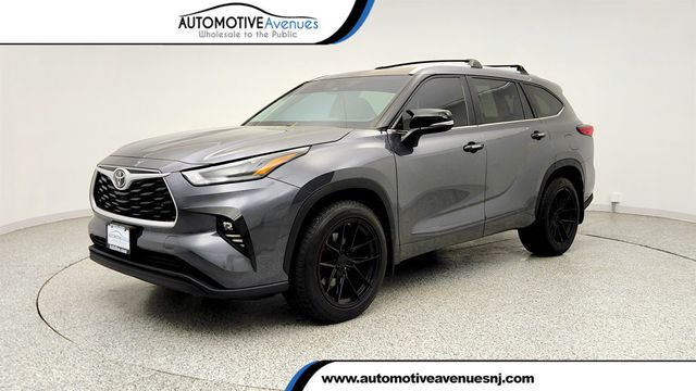 2023 Toyota Highlander XLE AWD w/ Seating for Eight - 23023143 - 0