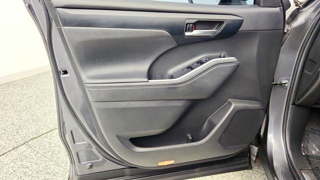 2023 Toyota Highlander XLE AWD w/ Seating for Eight - 23023143 - 10