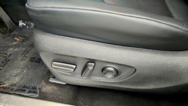 2023 Toyota Highlander XLE AWD w/ Seating for Eight - 23023143 - 11