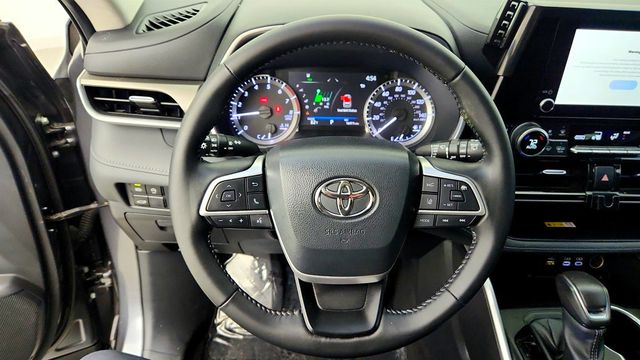 2023 Toyota Highlander XLE AWD w/ Seating for Eight - 23023143 - 13