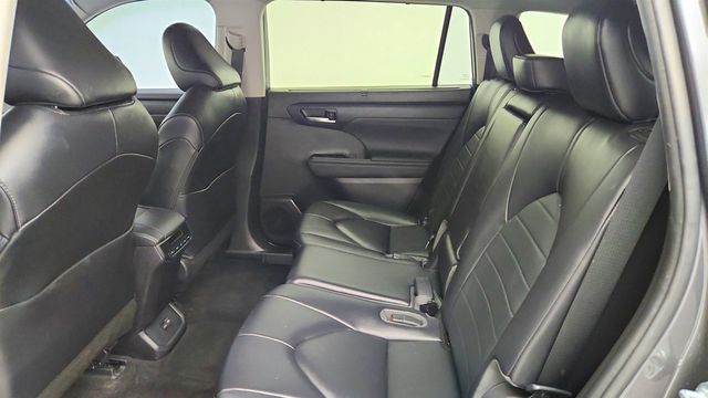 2023 Toyota Highlander XLE AWD w/ Seating for Eight - 23023143 - 18