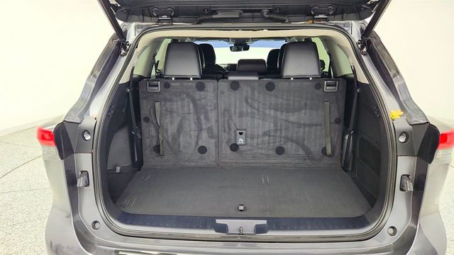 2023 Toyota Highlander XLE AWD w/ Seating for Eight - 23023143 - 19