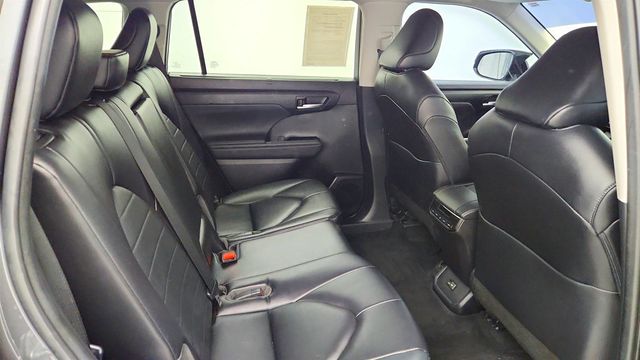 2023 Toyota Highlander XLE AWD w/ Seating for Eight - 23023143 - 21