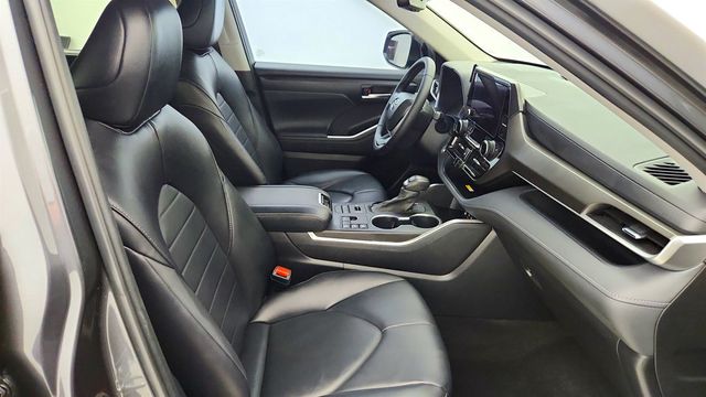 2023 Toyota Highlander XLE AWD w/ Seating for Eight - 23023143 - 22